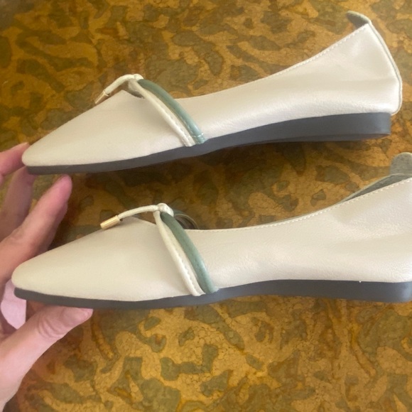 JUUSNN Cosy Lab beige flats in like new condition - Picture 7 of 7